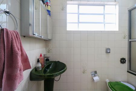 Casa à venda com 220m², 3 quartos e 3 vagasBanheiro da Suíte