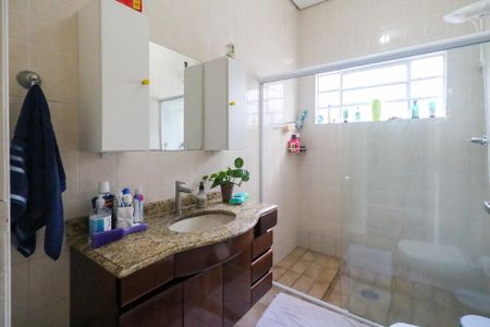 Casa à venda com 220m², 3 quartos e 3 vagasBanheiro Social