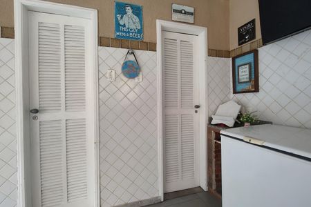 Casa de condomínio à venda com 600m², 4 quartos e 5 vagas Casa de condomínio à venda com 600m², 4 quartos e 5 vagasBanheiro Área Externa