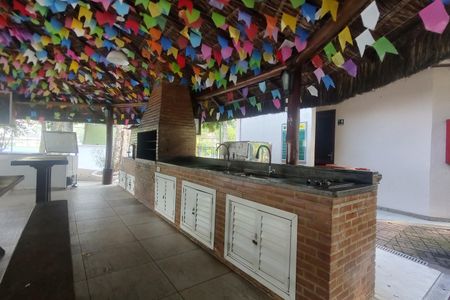 Casa de condomínio à venda com 600m², 4 quartos e 5 vagas Casa de condomínio à venda com 600m², 4 quartos e 5 vagasÁrea comum - Churrasqueira