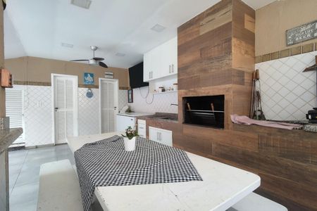 Casa de condomínio à venda com 600m², 4 quartos e 5 vagas Casa de condomínio à venda com 600m², 4 quartos e 5 vagasChurrasqueira