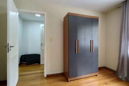 Casa de condomínio à venda com 600m², 4 quartos e 5 vagas Casa de condomínio à venda com 600m², 4 quartos e 5 vagasQuarto