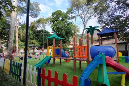 Casa de condomínio à venda com 600m², 4 quartos e 5 vagas Casa de condomínio à venda com 600m², 4 quartos e 5 vagasÁrea comum - Playground