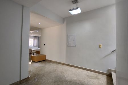 Casa de condomínio à venda com 600m², 4 quartos e 5 vagas Casa de condomínio à venda com 600m², 4 quartos e 5 vagasCorredor
