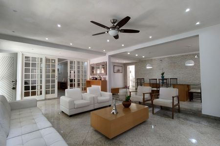 Casa de condomínio à venda com 600m², 4 quartos e 5 vagas Casa de condomínio à venda com 600m², 4 quartos e 5 vagasSala 1