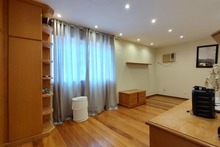 Casa de condomínio à venda com 600m², 4 quartos e 5 vagas Casa de condomínio à venda com 600m², 4 quartos e 5 vagasSuíte 2