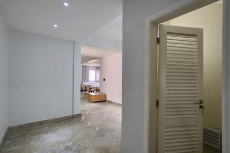 Casa de condomínio à venda com 600m², 4 quartos e 5 vagas Casa de condomínio à venda com 600m², 4 quartos e 5 vagasCorredor