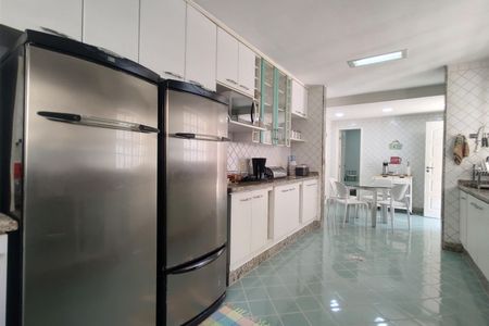 Casa de condomínio à venda com 600m², 4 quartos e 5 vagas Casa de condomínio à venda com 600m², 4 quartos e 5 vagasCozinha