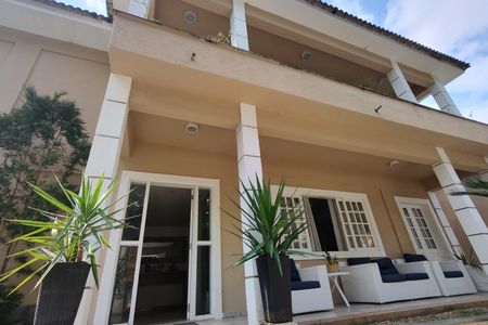 Casa de condomínio à venda com 600m², 4 quartos e 5 vagas Casa de condomínio à venda com 600m², 4 quartos e 5 vagasFachada