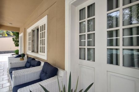 Casa de condomínio à venda com 600m², 4 quartos e 5 vagas Casa de condomínio à venda com 600m², 4 quartos e 5 vagasVaranda