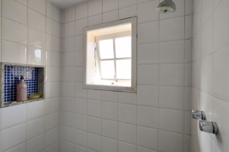 Casa de condomínio à venda com 600m², 4 quartos e 5 vagas Casa de condomínio à venda com 600m², 4 quartos e 5 vagasBanheiro da Suíte 2