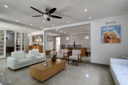 Casa de condomínio à venda com 600m², 4 quartos e 5 vagas Casa de condomínio à venda com 600m², 4 quartos e 5 vagasSala 1