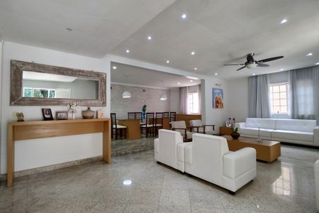 Casa de condomínio à venda com 600m², 4 quartos e 5 vagas Casa de condomínio à venda com 600m², 4 quartos e 5 vagasSala 1