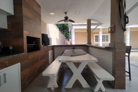 Casa de condomínio à venda com 600m², 4 quartos e 5 vagas Casa de condomínio à venda com 600m², 4 quartos e 5 vagasChurrasqueira