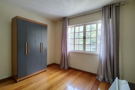 Casa de condomínio à venda com 600m², 4 quartos e 5 vagas Casa de condomínio à venda com 600m², 4 quartos e 5 vagasQuarto