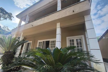 Casa de condomínio à venda com 600m², 4 quartos e 5 vagas Casa de condomínio à venda com 600m², 4 quartos e 5 vagasFachada