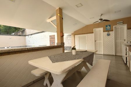 Casa de condomínio à venda com 600m², 4 quartos e 5 vagas Casa de condomínio à venda com 600m², 4 quartos e 5 vagasChurrasqueira