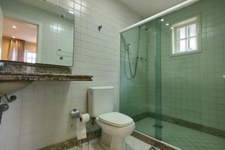 Casa de condomínio à venda com 600m², 4 quartos e 5 vagas Casa de condomínio à venda com 600m², 4 quartos e 5 vagasBanheiro da Suíte 3