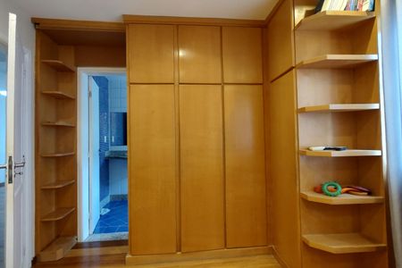 Casa de condomínio à venda com 600m², 4 quartos e 5 vagas Casa de condomínio à venda com 600m², 4 quartos e 5 vagasSuíte 2