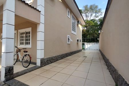 Casa de condomínio à venda com 600m², 4 quartos e 5 vagas Casa de condomínio à venda com 600m², 4 quartos e 5 vagasGaragem