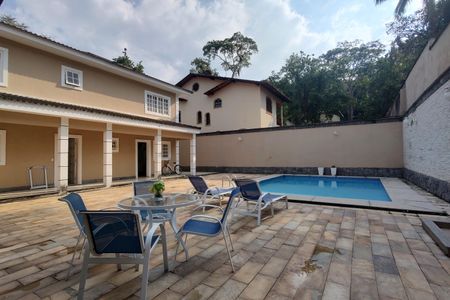 Casa de condomínio à venda com 600m², 4 quartos e 5 vagas Casa de condomínio à venda com 600m², 4 quartos e 5 vagasQuintal