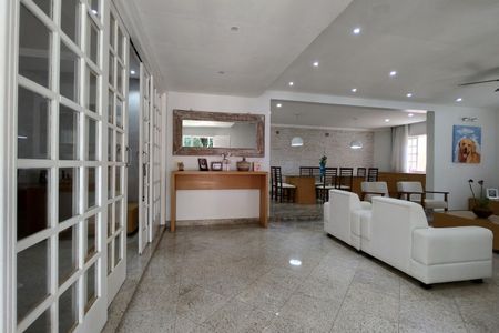 Casa de condomínio à venda com 600m², 4 quartos e 5 vagas Casa de condomínio à venda com 600m², 4 quartos e 5 vagasSala 1