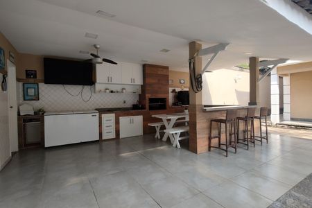 Casa de condomínio à venda com 600m², 4 quartos e 5 vagas Casa de condomínio à venda com 600m², 4 quartos e 5 vagasChurrasqueira