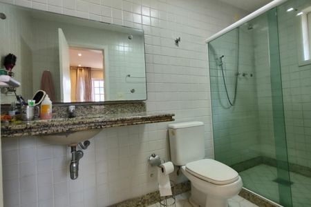 Casa de condomínio à venda com 600m², 4 quartos e 5 vagas Casa de condomínio à venda com 600m², 4 quartos e 5 vagasBanheiro da Suíte 3