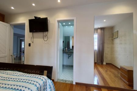 Casa de condomínio à venda com 600m², 4 quartos e 5 vagas Casa de condomínio à venda com 600m², 4 quartos e 5 vagasSuíte 3