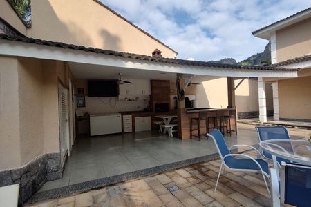 Casa de condomínio à venda com 600m², 4 quartos e 5 vagas Casa de condomínio à venda com 600m², 4 quartos e 5 vagasChurrasqueira