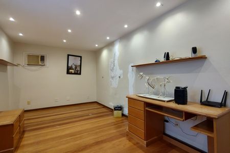 Casa de condomínio à venda com 600m², 4 quartos e 5 vagas Casa de condomínio à venda com 600m², 4 quartos e 5 vagasSuíte 2