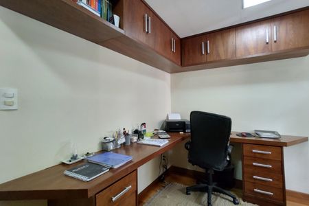 Casa de condomínio à venda com 600m², 4 quartos e 5 vagas Casa de condomínio à venda com 600m², 4 quartos e 5 vagasEscritório