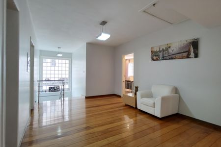 Casa de condomínio à venda com 600m², 4 quartos e 5 vagas Casa de condomínio à venda com 600m², 4 quartos e 5 vagasSala 4