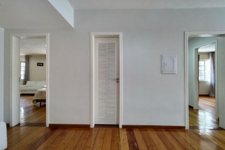 Casa de condomínio à venda com 600m², 4 quartos e 5 vagas Casa de condomínio à venda com 600m², 4 quartos e 5 vagasSala 4