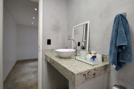 Casa de condomínio à venda com 600m², 4 quartos e 5 vagas Casa de condomínio à venda com 600m², 4 quartos e 5 vagasLavabo