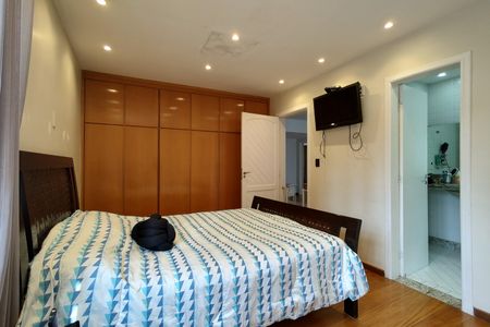 Casa de condomínio à venda com 600m², 4 quartos e 5 vagas Casa de condomínio à venda com 600m², 4 quartos e 5 vagasSuíte 3