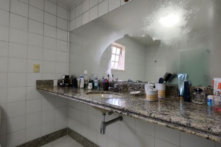 Casa de condomínio à venda com 600m², 4 quartos e 5 vagas Casa de condomínio à venda com 600m², 4 quartos e 5 vagasBanheiro da Suíte 1