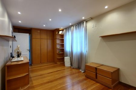 Casa de condomínio à venda com 600m², 4 quartos e 5 vagas Casa de condomínio à venda com 600m², 4 quartos e 5 vagasSuíte 2