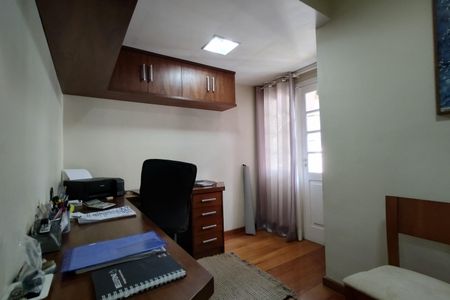 Casa de condomínio à venda com 600m², 4 quartos e 5 vagas Casa de condomínio à venda com 600m², 4 quartos e 5 vagasEscritório