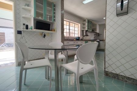 Casa de condomínio à venda com 600m², 4 quartos e 5 vagas Casa de condomínio à venda com 600m², 4 quartos e 5 vagasCozinha