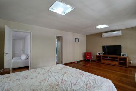 Casa de condomínio à venda com 600m², 4 quartos e 5 vagas Casa de condomínio à venda com 600m², 4 quartos e 5 vagasSuíte 1