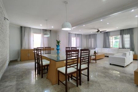 Casa de condomínio à venda com 600m², 4 quartos e 5 vagas Casa de condomínio à venda com 600m², 4 quartos e 5 vagasSala 2