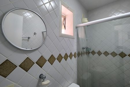 Casa de condomínio à venda com 600m², 4 quartos e 5 vagas Casa de condomínio à venda com 600m², 4 quartos e 5 vagasBanheiro de serviço