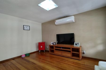 Casa de condomínio à venda com 600m², 4 quartos e 5 vagas Casa de condomínio à venda com 600m², 4 quartos e 5 vagasSuíte 1