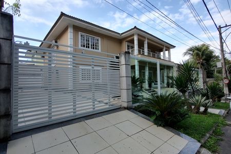 Casa de condomínio à venda com 600m², 4 quartos e 5 vagas Casa de condomínio à venda com 600m², 4 quartos e 5 vagasFachada