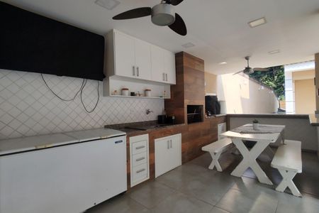 Casa de condomínio à venda com 600m², 4 quartos e 5 vagas Casa de condomínio à venda com 600m², 4 quartos e 5 vagasChurrasqueira