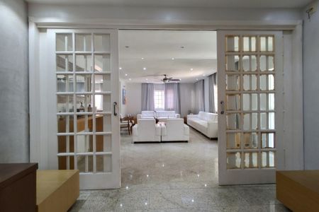 Casa de condomínio à venda com 600m², 4 quartos e 5 vagas Casa de condomínio à venda com 600m², 4 quartos e 5 vagasSala 3