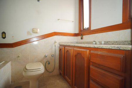 Casa à venda com 650m², 3 quartos e 2 vagasBanheiro da Suíte 1