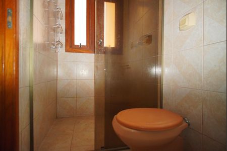 Casa à venda com 650m², 3 quartos e 2 vagasBanheiro da Suíte 2