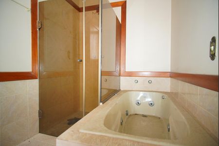 Casa à venda com 650m², 3 quartos e 2 vagasBanheiro da Suíte 1